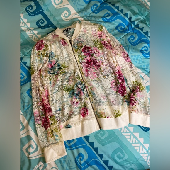 Torrid mesh floral lace bomber jacket - Picture 4 of 10